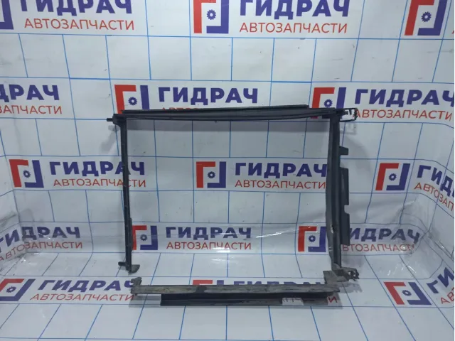 Рамка радиатора Renault Kaptur 215590775R
