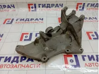 Кронштейн генератора Renault Laguna 8200183234