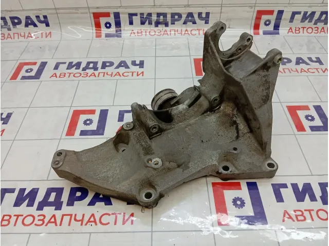 Кронштейн генератора Renault Laguna 8200183234