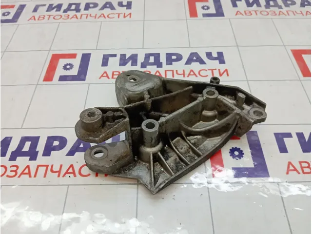 Кронштейн двигателя Renault Laguna 8200475182