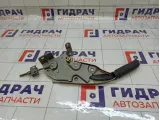 Рычаг, педаль стояночного тормоза Renault Laguna 8200702531