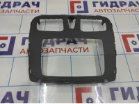 Накладка торпедо декоративная центральная Renault logan 2 Stepway 682601883R.