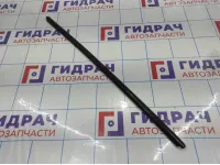 Накладка стекла переднего правого Renault logan 2 Stepway 808206884R.