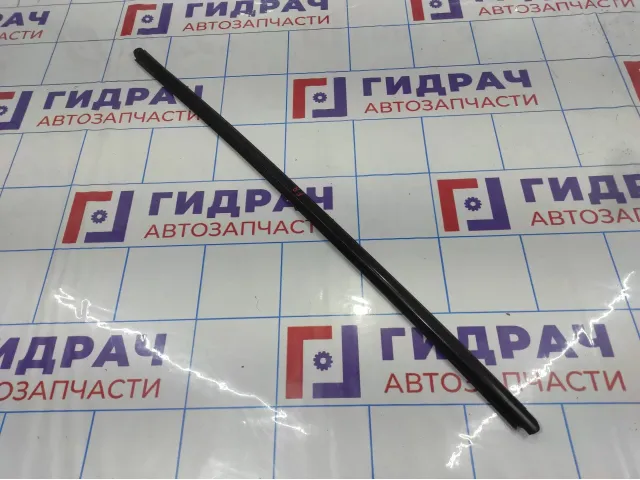 Накладка стекла переднего правого Renault logan 2 Stepway 808206884R.