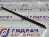 Уплотнитель стекла передний левый Renault logan 2 Stepway 803316664R.