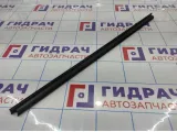Уплотнитель стекла передний левый Renault logan 2 Stepway 803316664R.