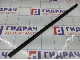 Уплотнитель стекла передний правый Renault logan 2 Stepway 803300180R.