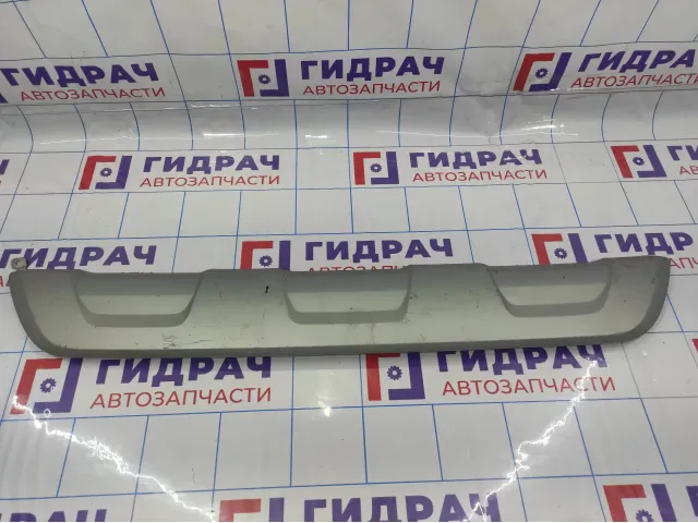 Накладка заднего бампера Renault logan 2 Stepway 850703718R. Дефекты. Царапины.