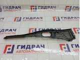 Решетка под лобовое стекло (Жабо) правая Renault Logan 8200294316