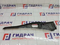 Решетка под лобовое стекло (Жабо) правая Renault Logan 8200294316
