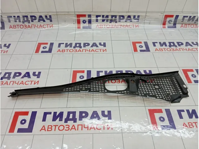 Решетка под лобовое стекло (Жабо) правая Renault Logan 8200294316