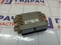 Блок управления двигателем Renault Logan 8200483732