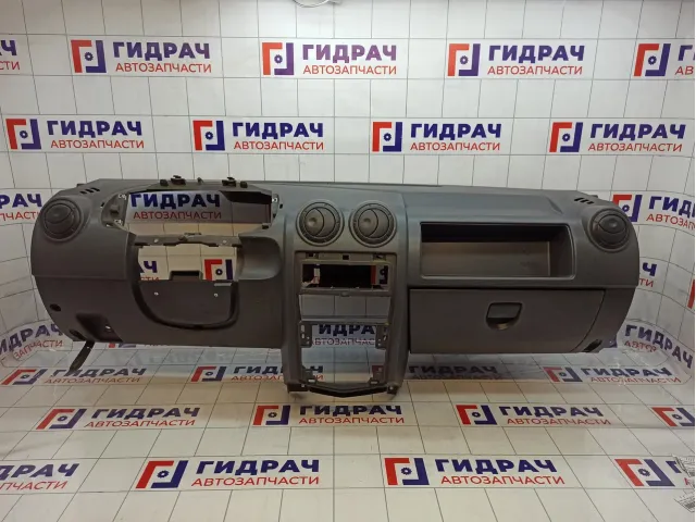 Торпедо Renault Logan