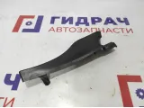 Накладка петли капота правая Renault Logan 8200273994. Сломано крепление.