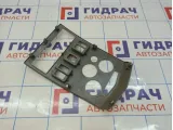 Накладка декоративная на торпедо центральная Renault Logan 6001550907