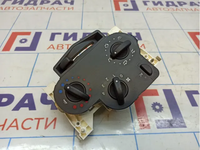 Блок управления отопителем Renault Logan 6001547668