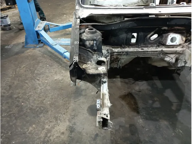 Лонжерон передний правый Renault Logan