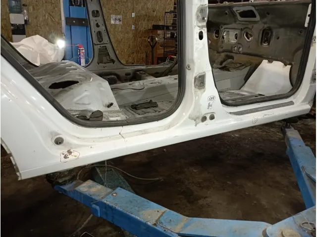 Порог со стойкой правый Renault Logan