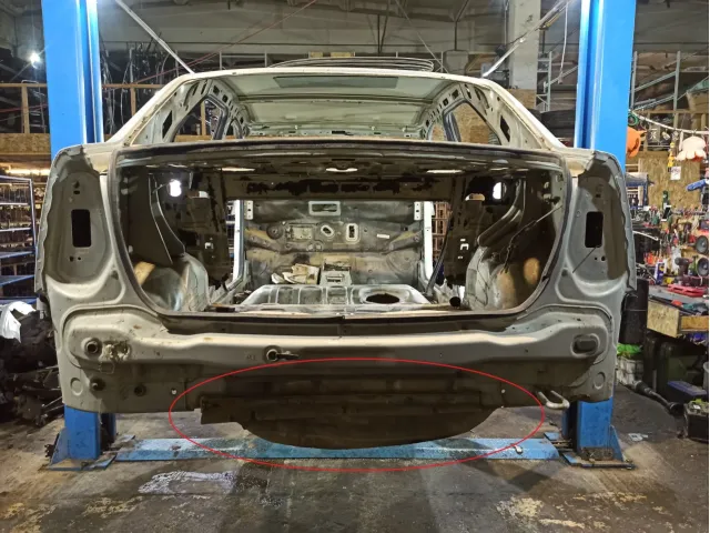 Панель задняя Renault Logan