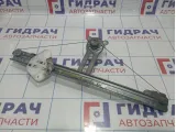Стеклоподъемник механический передний правый Renault Logan 8200800404