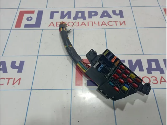 Блок предохранителей Renault Logan 7703297597