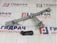 Стеклоподъемник механический передний правый Renault Logan 8200800404