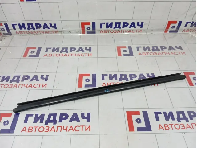 Уплотнитель стекла переднего правого Renault Logan 6001547002