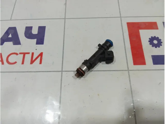 Форсунка инжекторная Renault Logan 8200227124