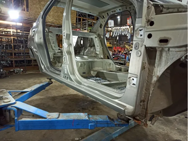 Порог со стойкой правый Renault Logan