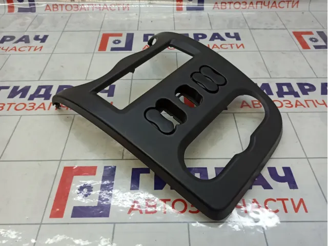 Рамка магнитолы Renault Logan 8200739438