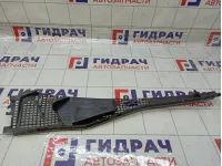 Решетка под лобовое стекло (Жабо) левая Renault Logan 8200825457