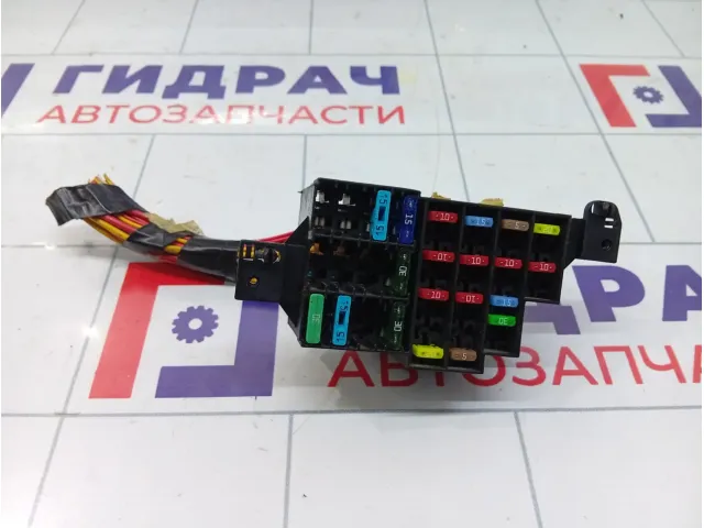 Блок предохранителей Renault Logan 7703297597
