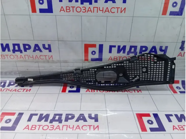 Решетка под лобовое стекло (Жабо) правая Renault Logan 8200294316