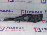 Решетка под лобовое стекло (Жабо) правая Renault Logan 8200294316