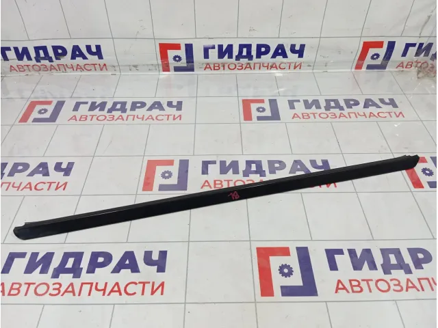 Накладка стекла заднего левого Renault Logan 6001548977