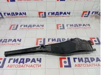 Решетка под лобовое стекло (Жабо) левая Renault Logan 8200826457