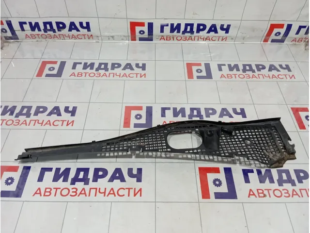 Решетка под лобовое стекло (Жабо) правая Renault Logan 8200294316