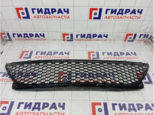 Решетка бампера центральная Renault Logan 8200752803