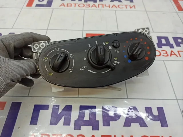 Блок управления отопителем (печкой) Renault Logan 6001551698