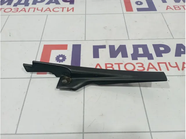 Накладка решетки стеклоочистителя правая Renault Logan 2 668220167R
