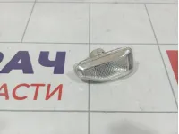 Повторитель на крыло левый белый Renault Logan 2 261651140R