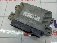 Блок управления двигателем Renault Logan 237104779R