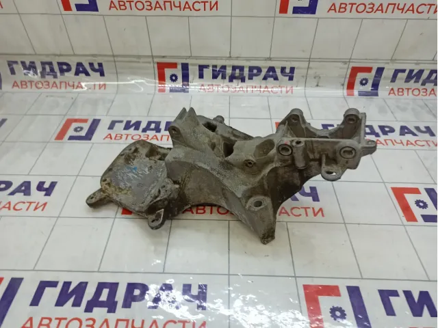Кронштейн генератора Renault Logan 8200941114