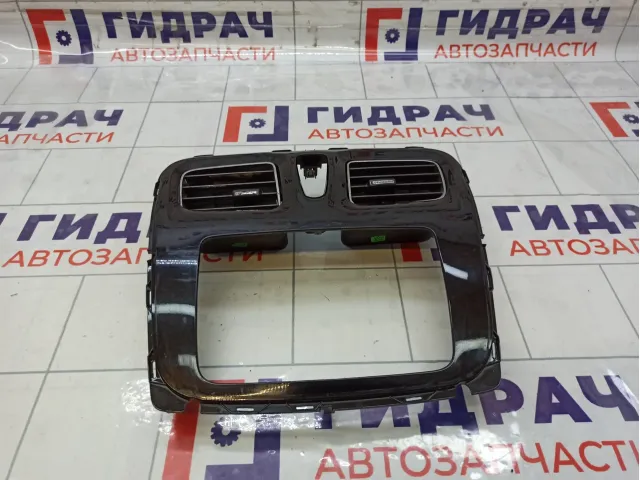 Накладка торпедо Renault Logan 682608350R