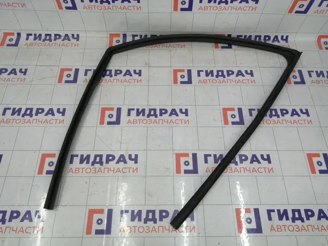 Уплотнитель стекла переднего левого Renault Logan 803319372R