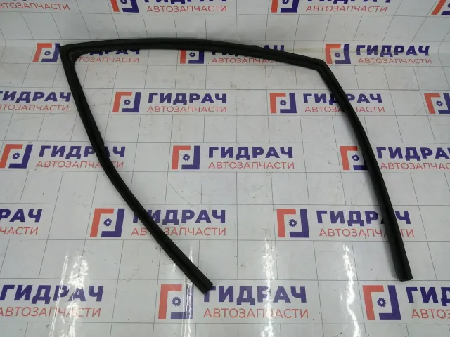 Уплотнитель стекла переднего правого Renault Logan 803305768R