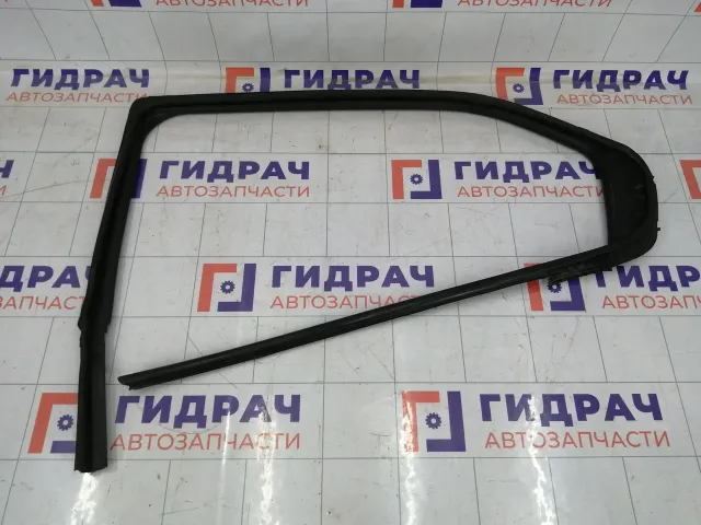 Уплотнитель стекла заднего левого Renault Logan 823314662R