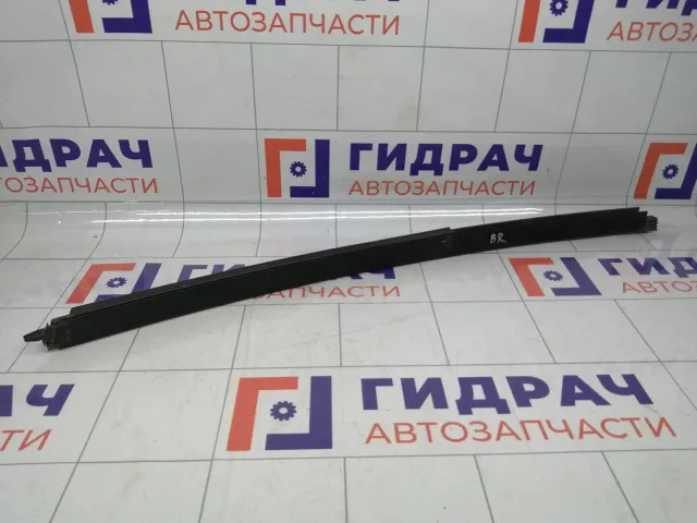 Направляющая стекла двери задняя правая Renault Logan 822309723R