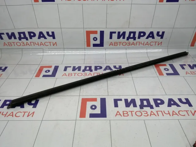 Накладка стекла переднего правого Renault Logan 808206884R