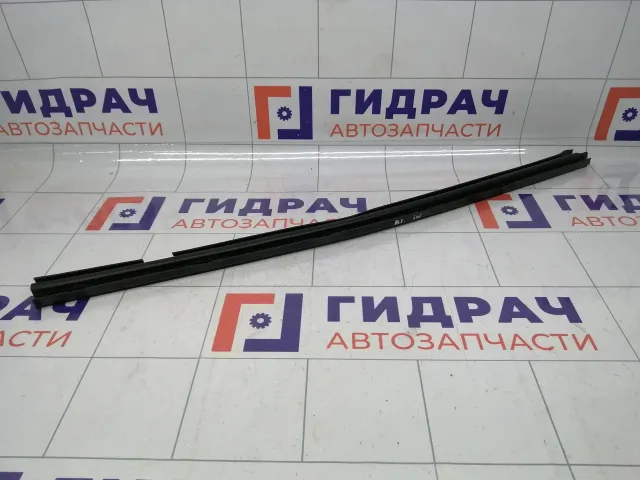 Уплотнитель стекла заднего левого Renault Logan 823312887R